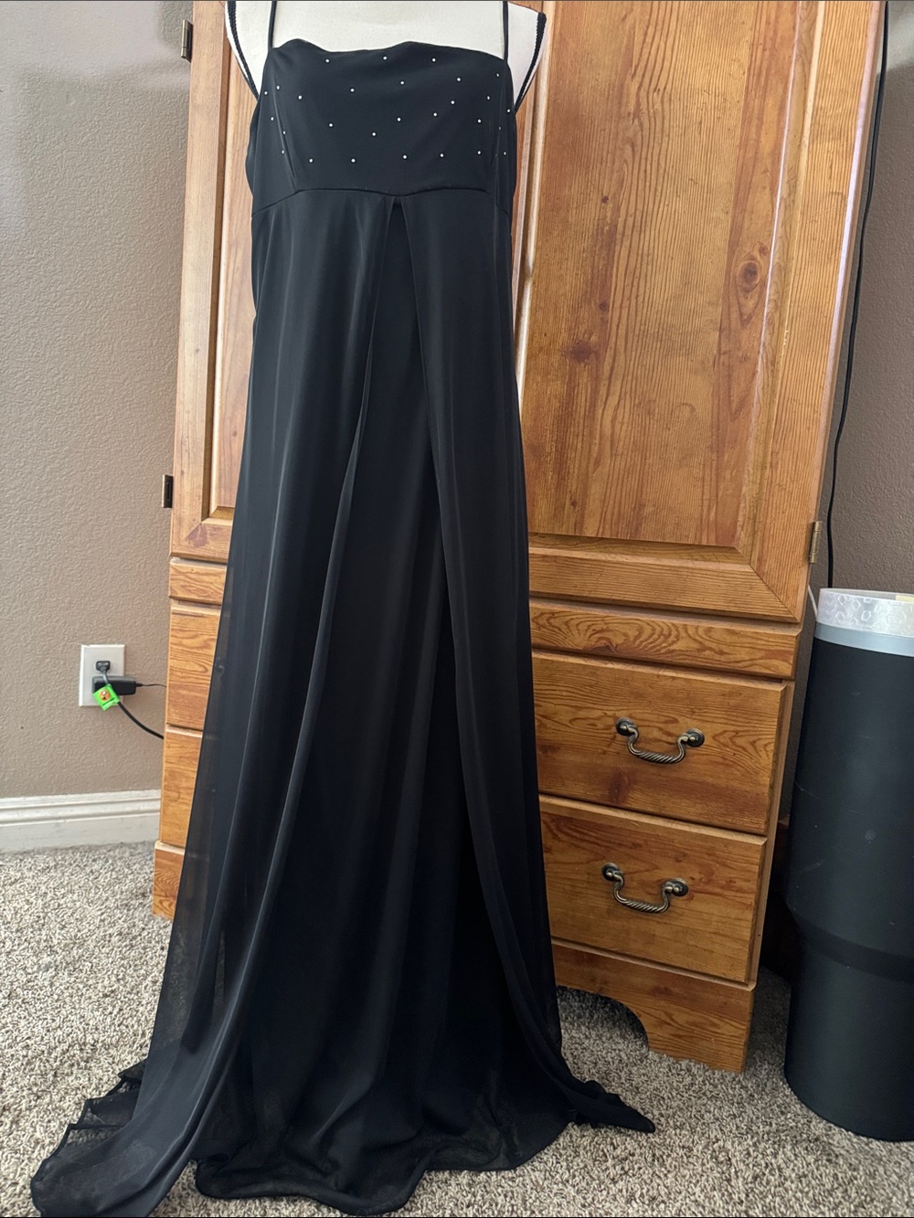 Elegant Black Spaghetti-Strap Prom Dress with Embellished Bodice